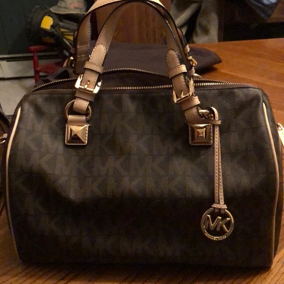 Michael Kors - Picture 1 of 3